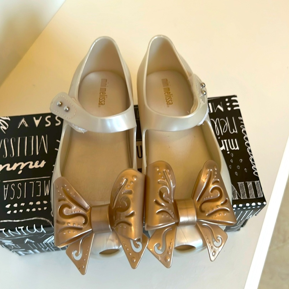 Mini Melissa size 11 only worn a couple times in excellent condition.